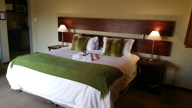 Room 12, Self Catering unit, Twin/King Bed, Shower over Bath